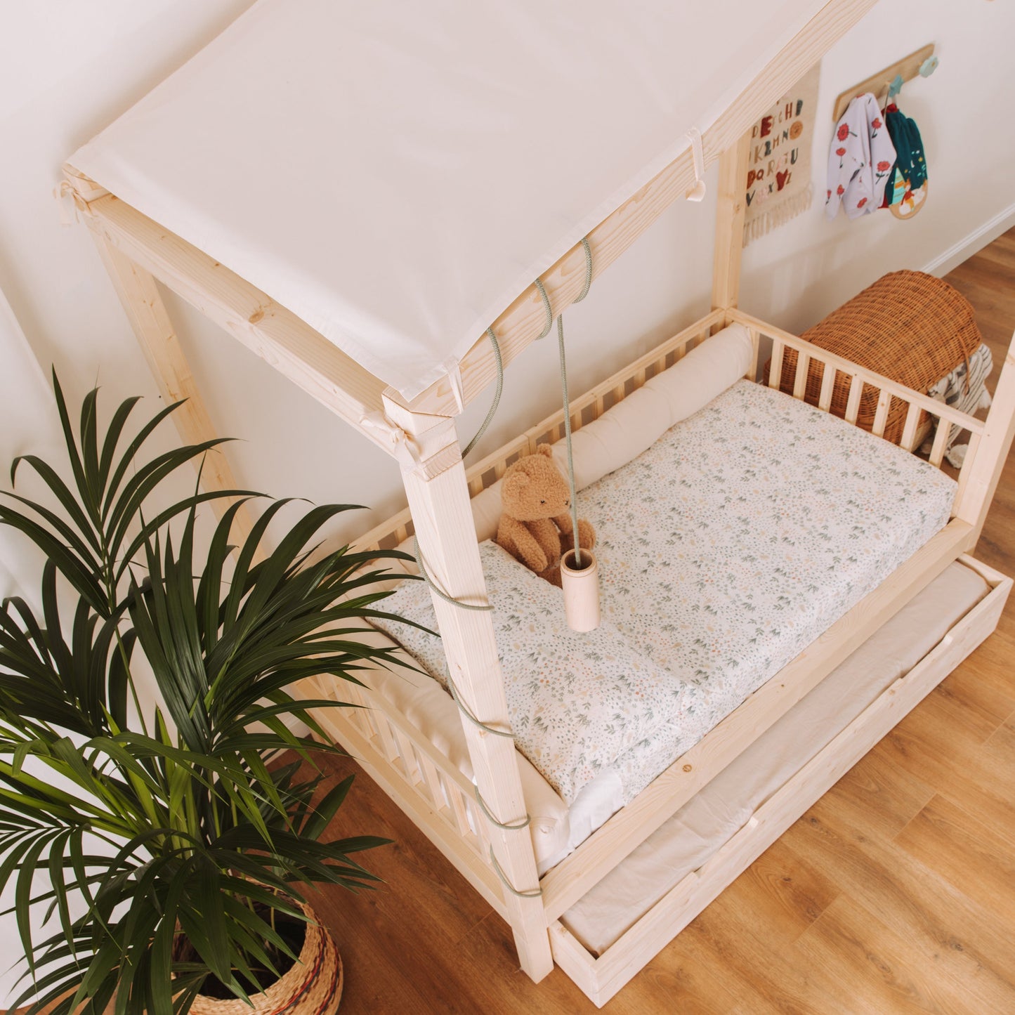 lettino per bambini in legno naturale zero+ dream con baldacchino a cassetta e cassettone estraibile