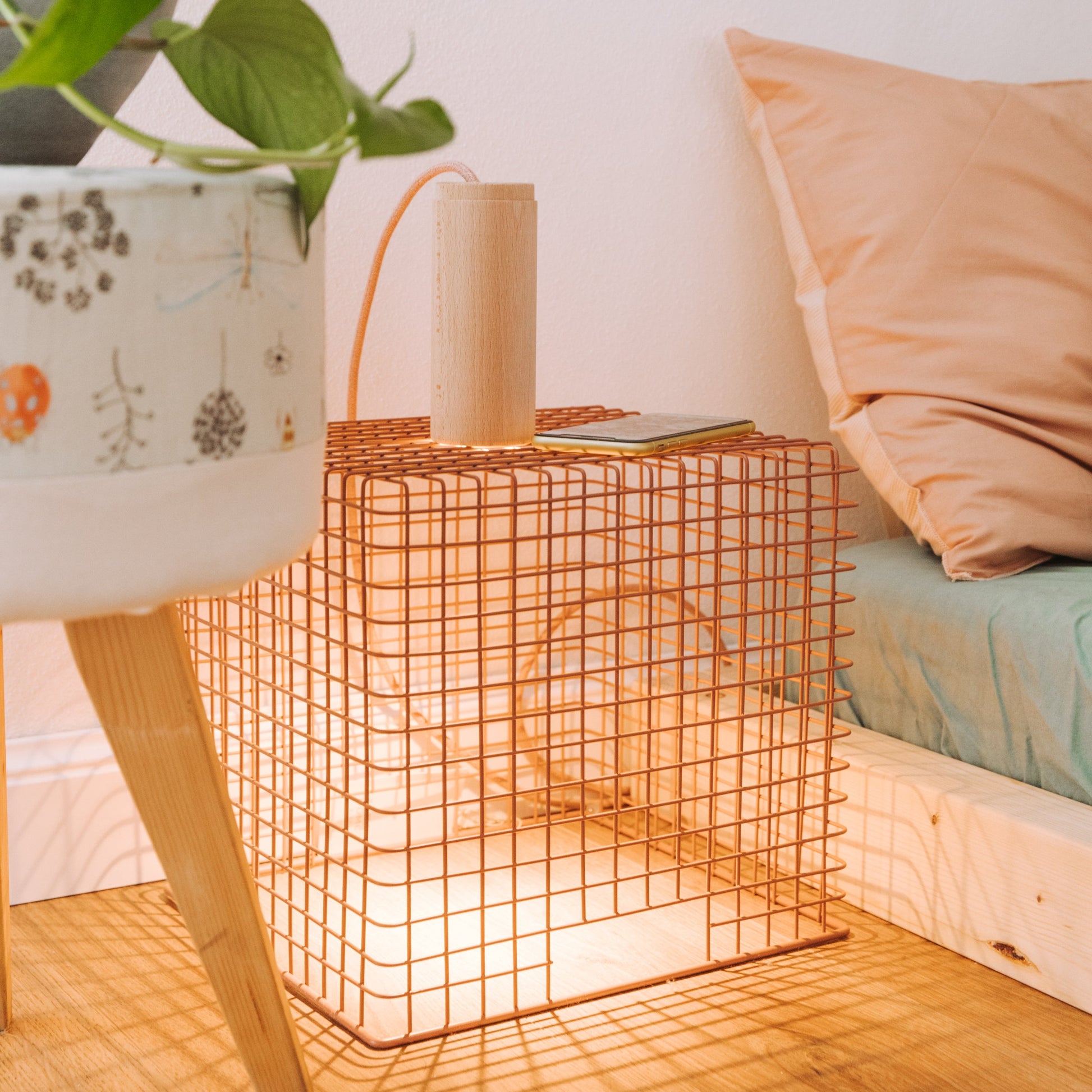 portalampada in legno masselo con cavo tessile per bambini montessori