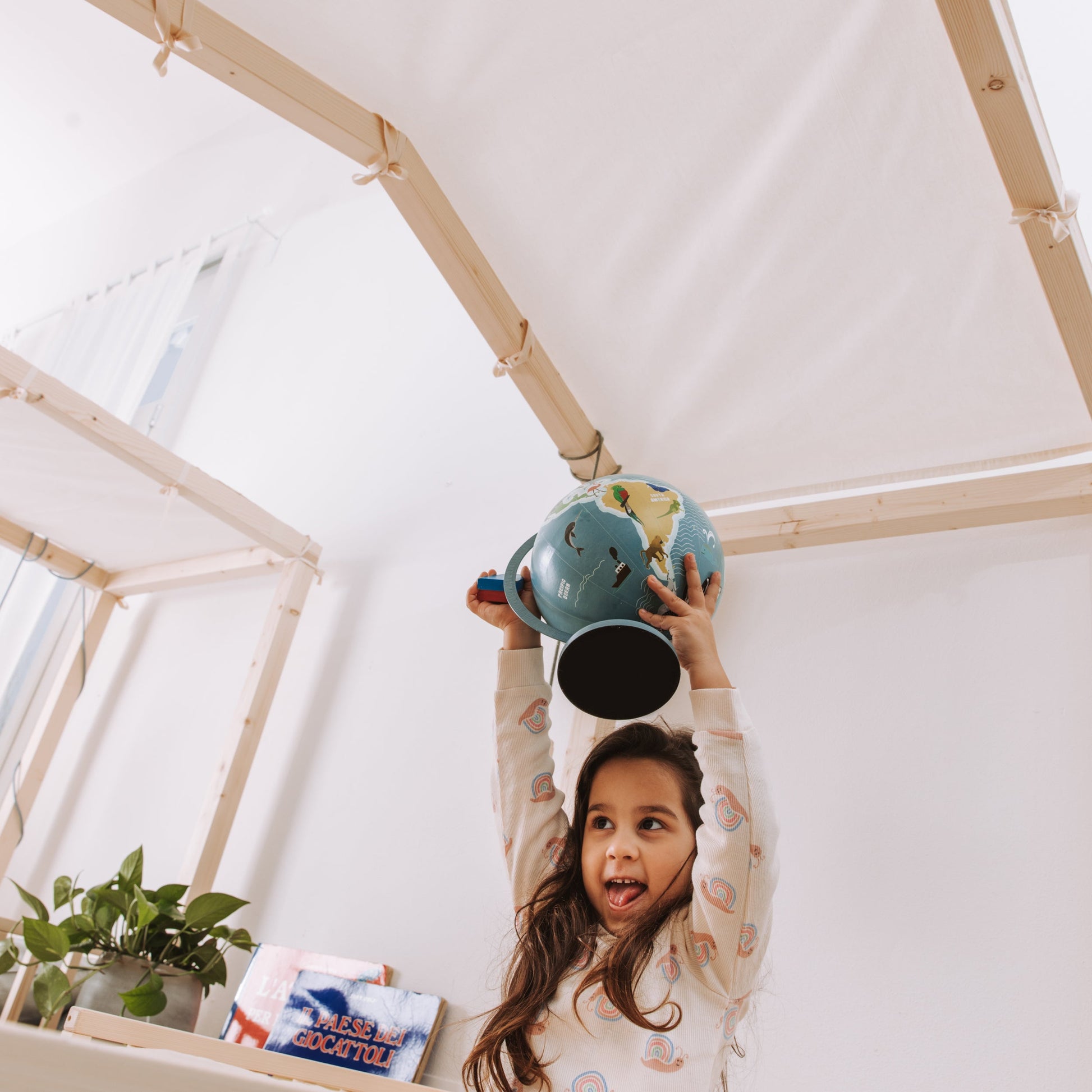 letto montessori in legno massello con baldacchino casetta con telo copertura