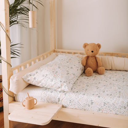 letto montesori con baldacchino, barriere protettive in legno e cuscino paracolpi